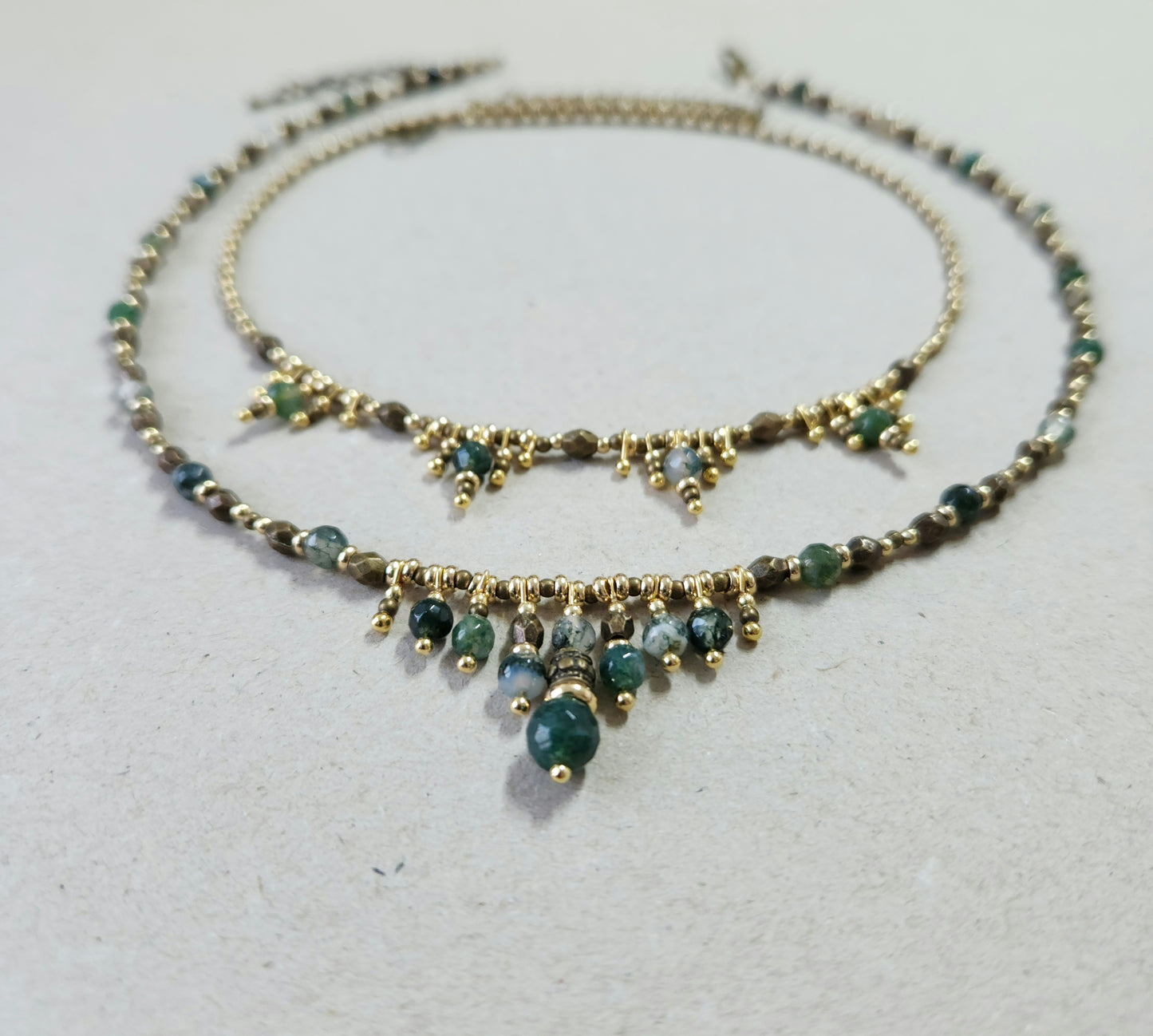 Delicate Nasij Necklace: Bronze with Agate Stones and Gold-Plated Spacers