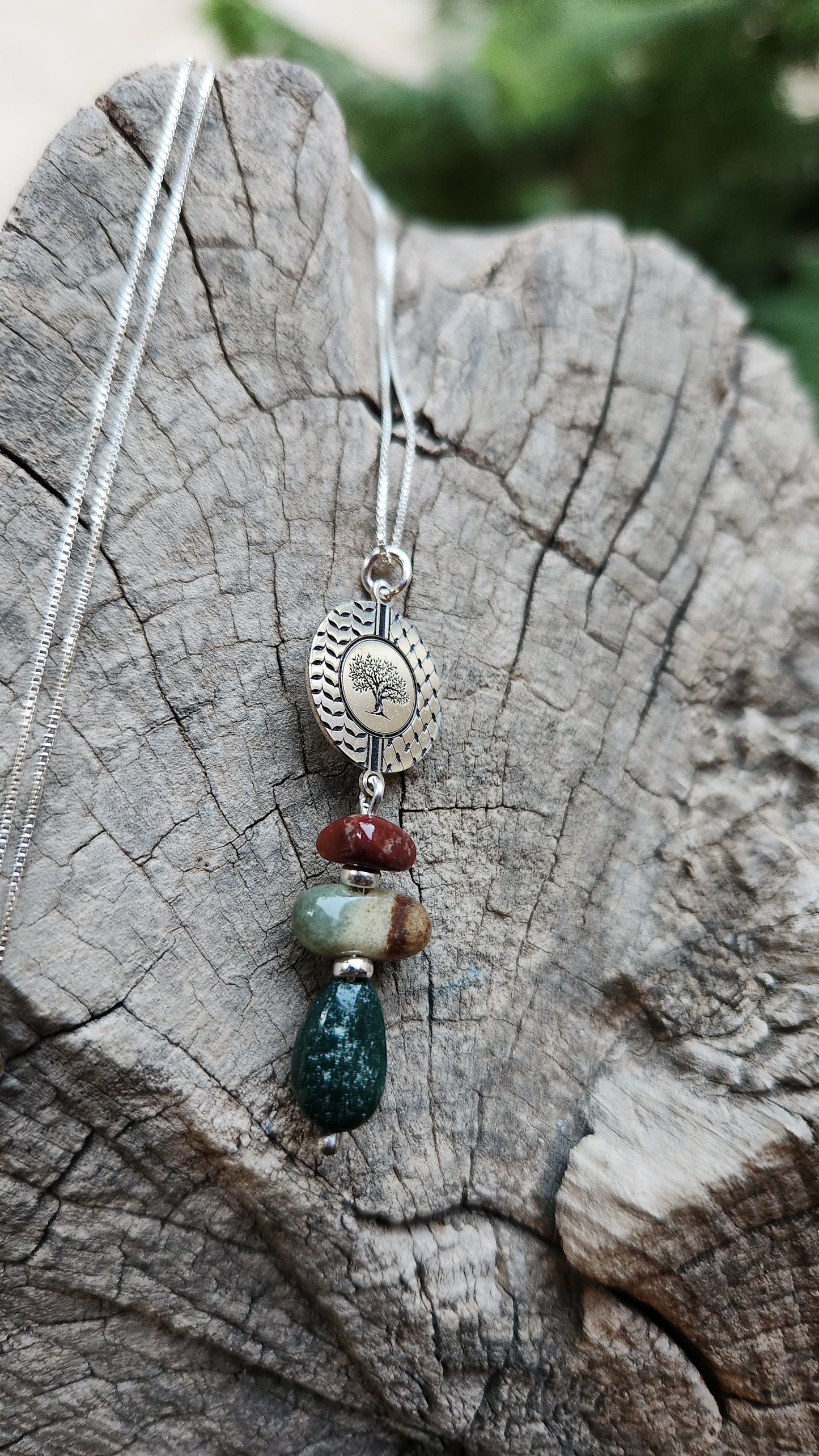 Juthur Necklace: Silver and Indian Agate Stones