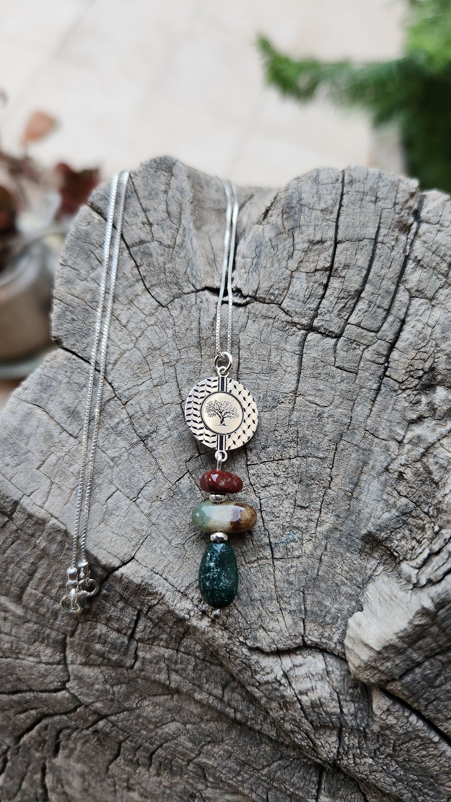 Juthur Necklace: Silver and Indian Agate Stones